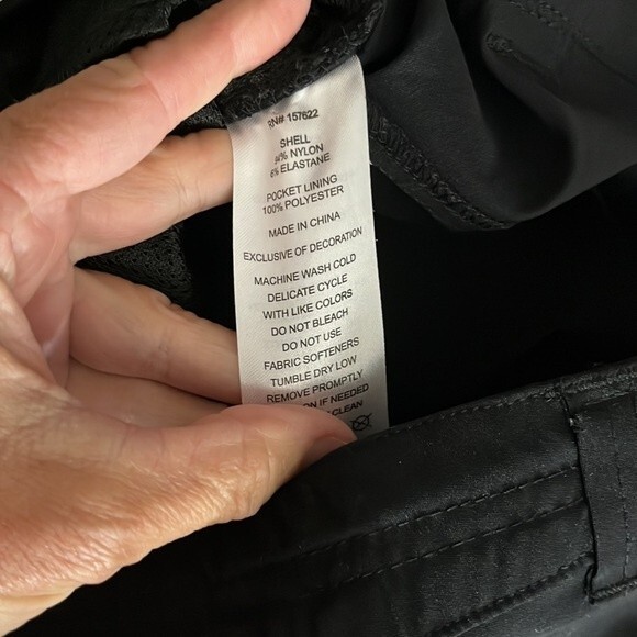 Eddie Bauer Lightweight Cropped Pants Black Size 4 - Picture 7 of 11